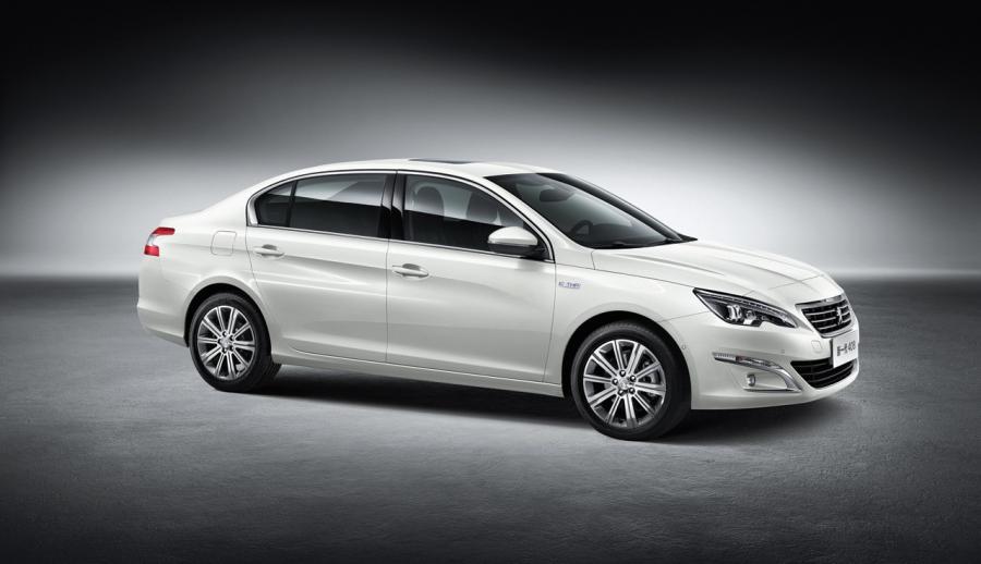  Peugeot 408 2015 года  (фото 2 из 5)